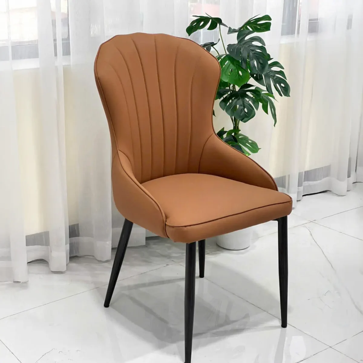 Ghế ăn bọc da cao cấp, tựa lưng hình vỏ sò độc đáo - Ảnh 3