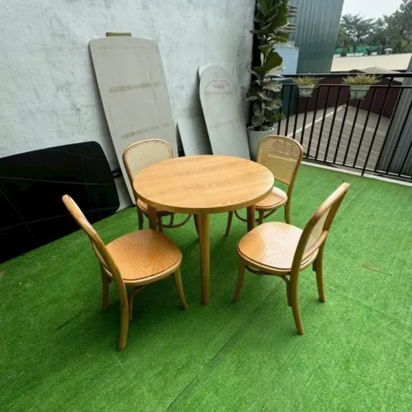 Bàn ăn tròn 4 ghế gỗ tự nhiên hiện đại - SP9865