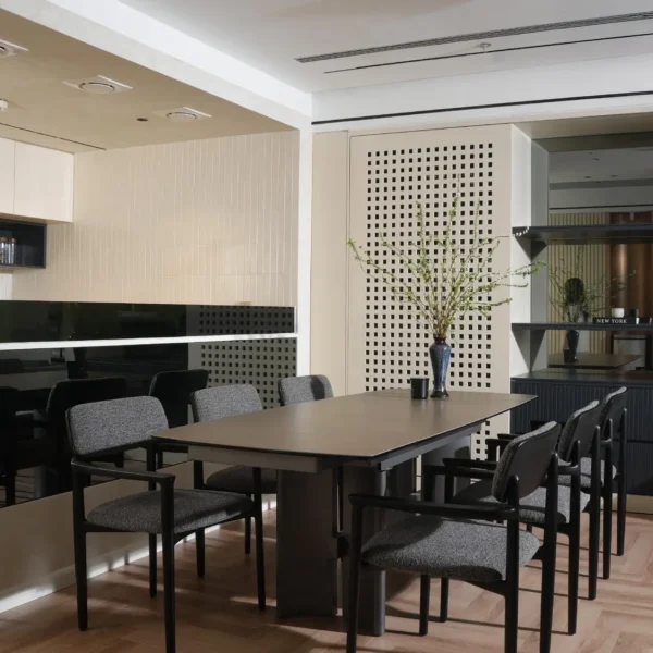 Ghế ăn gỗ sồi da yên ngựa wingsfurni curve chair - SP9421