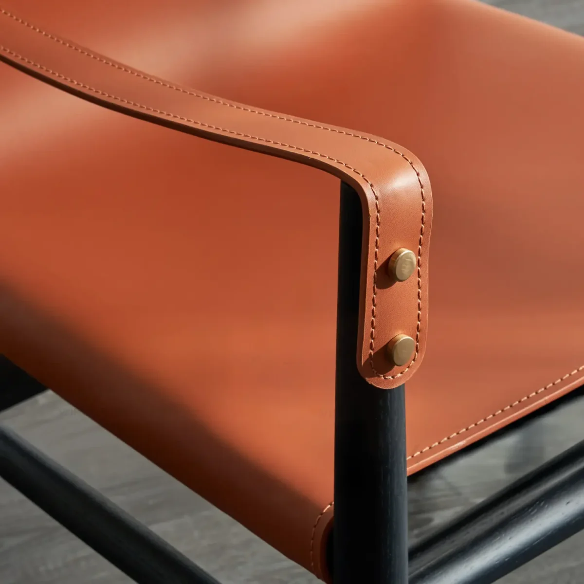 Ghế ăn gỗ sồi đệm da yên ngựa wingsfurni saddle chair - SP9336 - Ảnh 2
