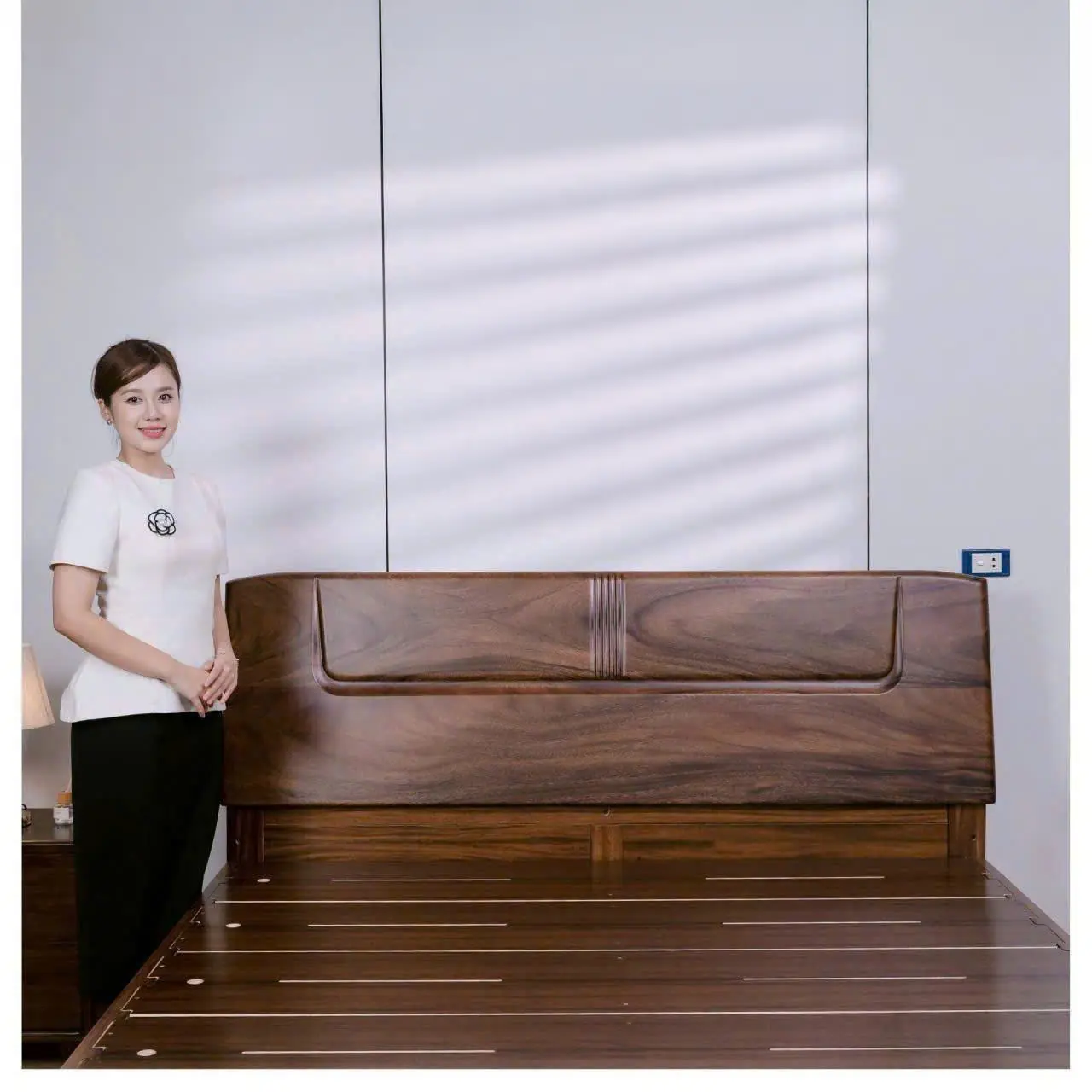 Giường Ngủ Gỗ Nam Phi Sơn Màu Óc Chó Cao Cấp - SP13505 15 giuong ngu go nam phi son mau oc cho cao cap sp13505 4