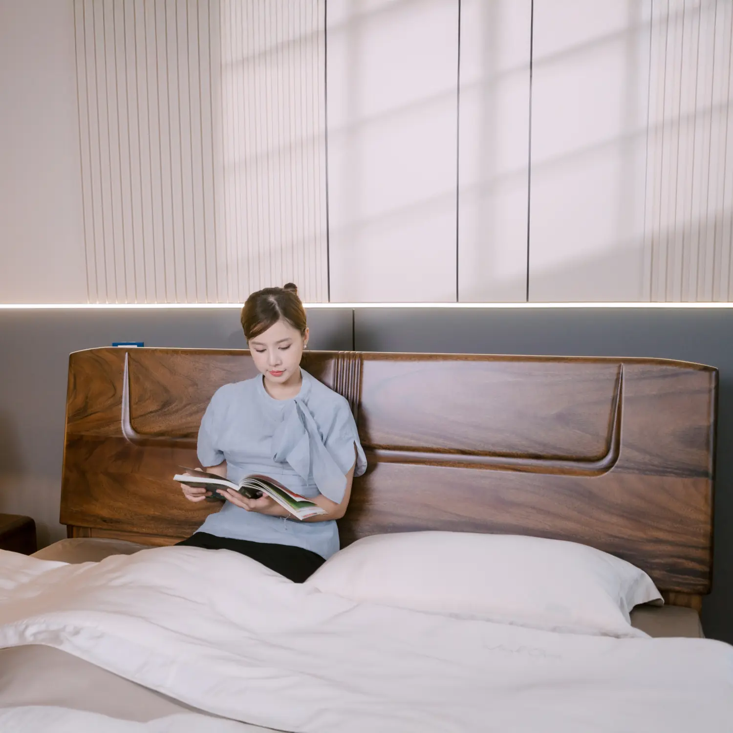 Giường Ngủ Gỗ Nam Phi Sơn Màu Óc Chó Cao Cấp - SP13505 13 giuong ngu go nam phi son mau oc cho cao cap sp13505 6