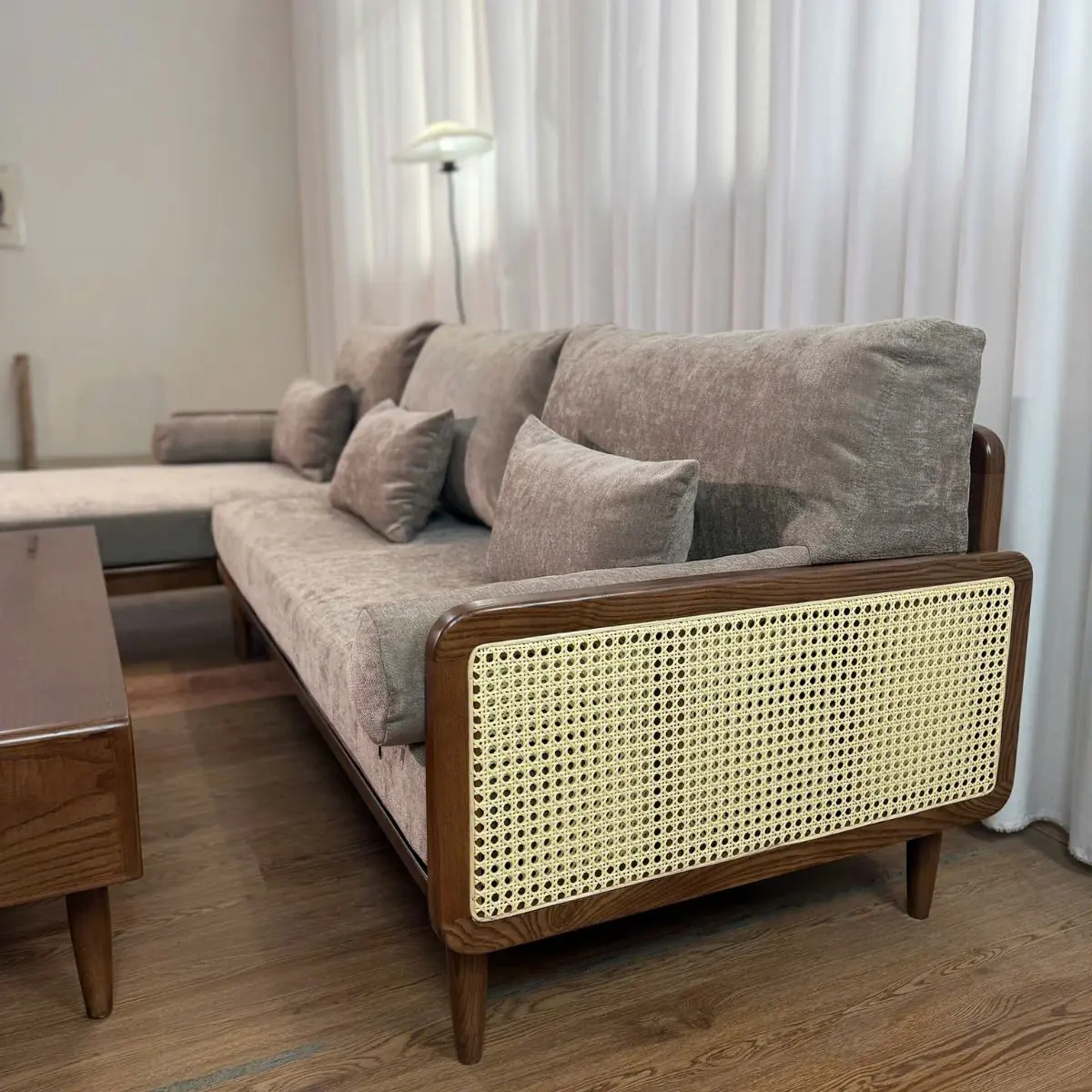 SOFA GÓC GỖ TẦN BÌ PHỐI NAN MÂY BỌC VẢI NỈ CAO CẤP - SP13622 5 SOFA GÓC GỖ TẦN BÌ PHỐI NAN MÂY BỌC VẢI NỈ CAO CẤP - SP13622 - Ảnh 5