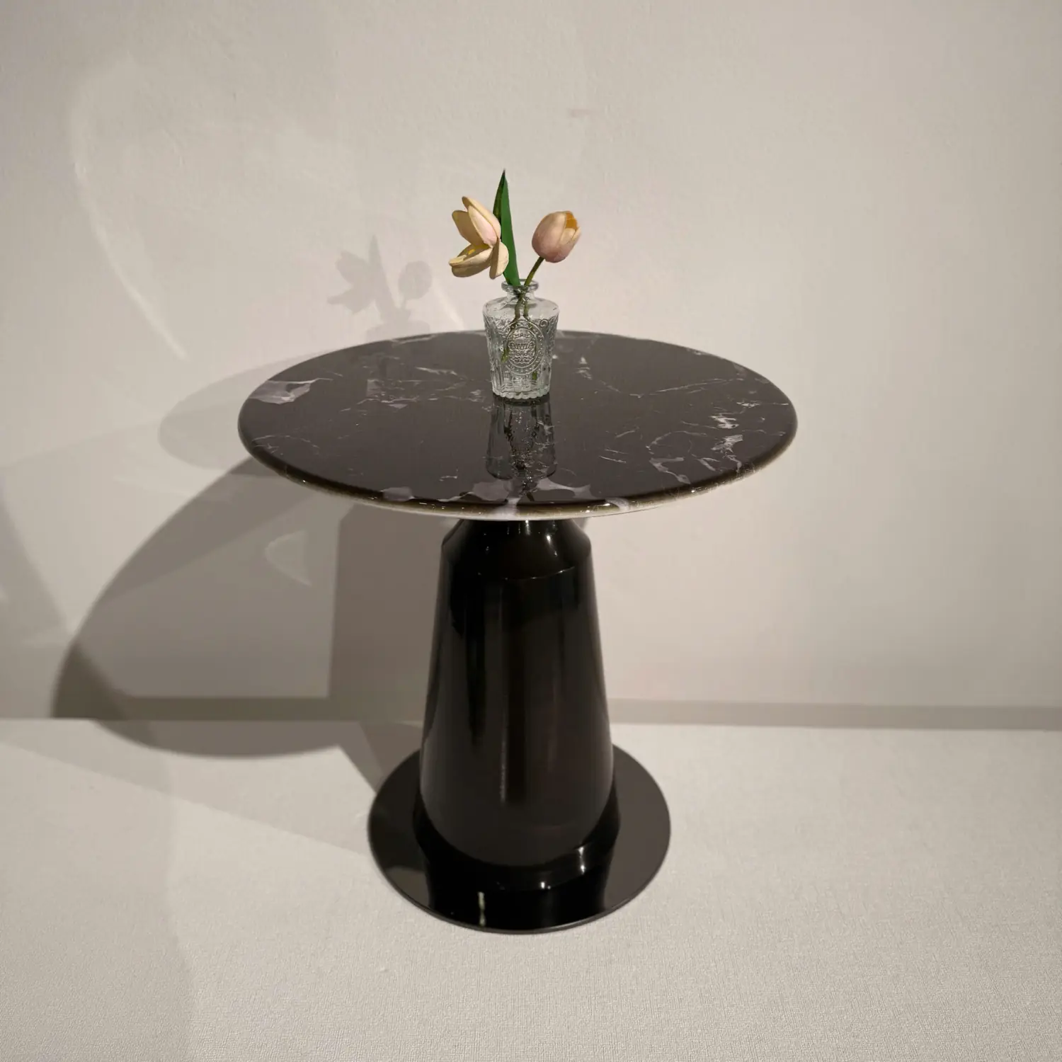 Bàn trà góc sofa mặt đá chân trụ sang trọng - SP18561 13 ban tra goc sofa mat da chan tru sang trong sp18561 1