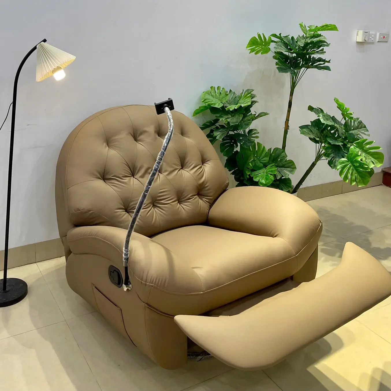 Ghế thư giãn bọc da kiểu dáng sang trọng hiện đại - SP17895 12 ghe thu gian boc da kieu dang sang trong hien dai sp17895 5