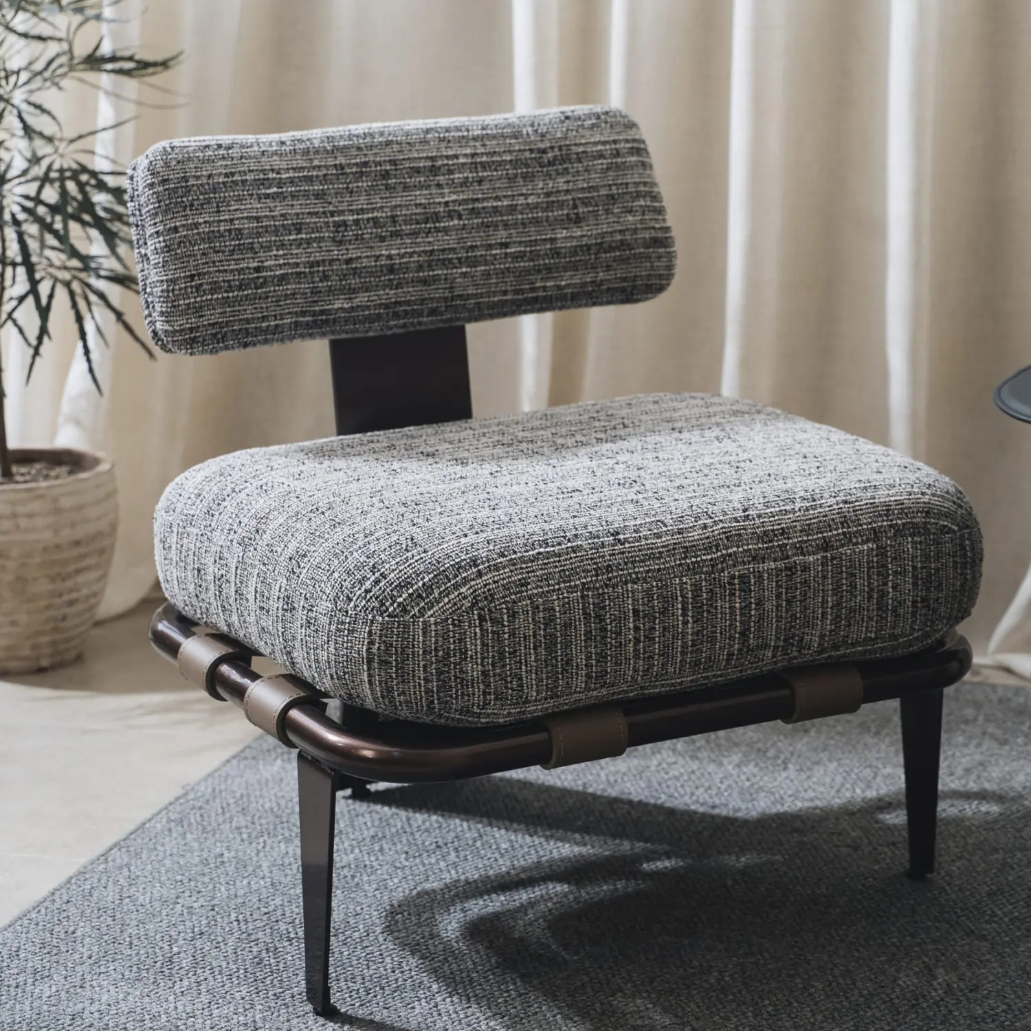 Ghế thư giãn khung gỗ nệm vải êm ái cao cấp hàng xuất khẩu - SP18102 1 Ghế thư giãn khung gỗ nệm vải êm ái cao cấp hàng xuất khẩu - SP18102